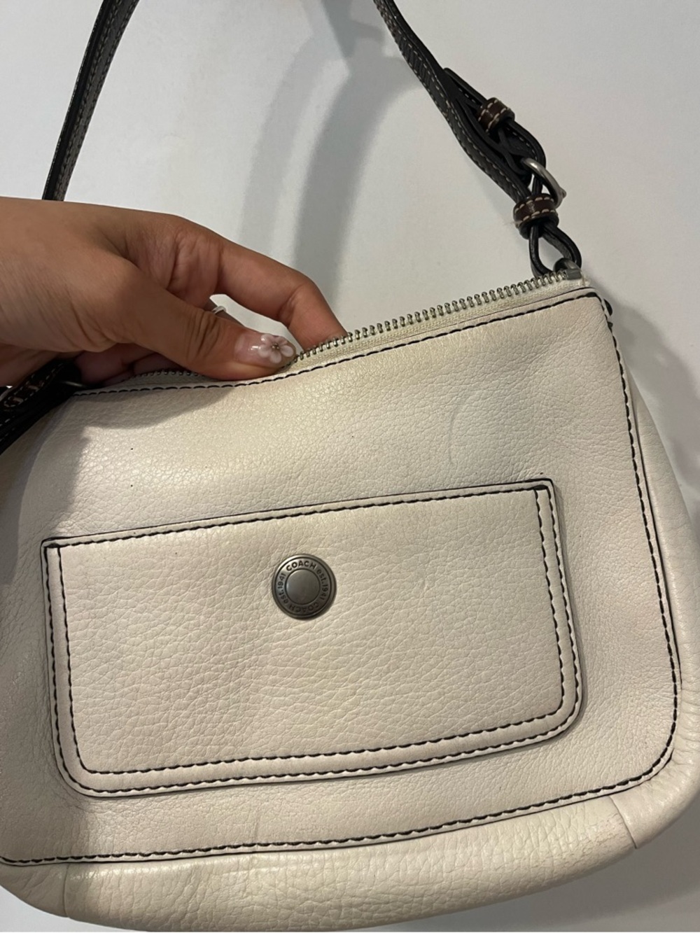 Vintage Coach White Leather Shoulder Bag with Brown Trim - Picture 6 of 6